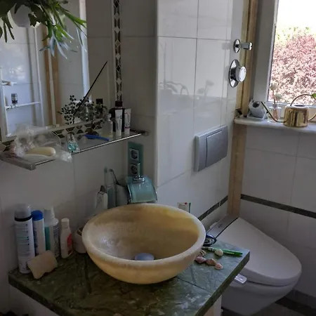 Weltoffenes Privates Gaestezimmer Bei Lgbtq Freundlichen Gastgeber Der Mit In Der Lebt Berlin