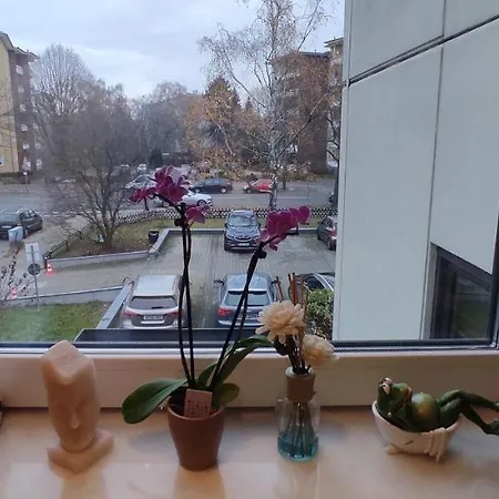 Weltoffenes Privates Gaestezimmer Bei Lgbtq Freundlichen Gastgeber Der Mit In Der Lebt Homestay szállás *