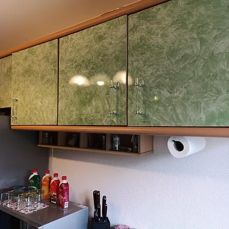 Weltoffenes Privates Gaestezimmer Bei Lgbtq Freundlichen Gastgeber Der Mit In Der Lebt *