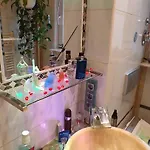 Weltoffenes Privates Gaestezimmer Bei Lgbtq Freundlichen Gastgeber Der Mit In Der Lebt * Berlin