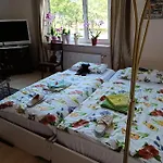 Weltoffenes Privates Gaestezimmer Bei Lgbtq Freundlichen Gastgeber Der Mit In Der Lebt Homestay