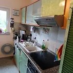 Weltoffenes Privates Gaestezimmer Bei Lgbtq Freundlichen Gastgeber Der Mit In Der Lebt Berlin