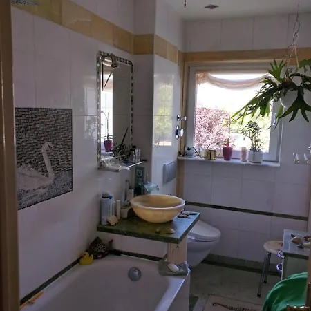 בית אירוח Weltoffenes Privates Gaestezimmer Bei Lgbtq Freundlichen Gastgeber Der Mit In Der Lebt *