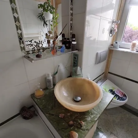 בית אירוח Weltoffenes Privates Gaestezimmer Bei Lgbtq Freundlichen Gastgeber Der Mit In Der Lebt