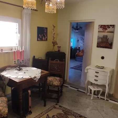 Weltoffenes Privates Gaestezimmer Bei Lgbtq Freundlichen Gastgeber Der Mit In Der Lebt ברלין