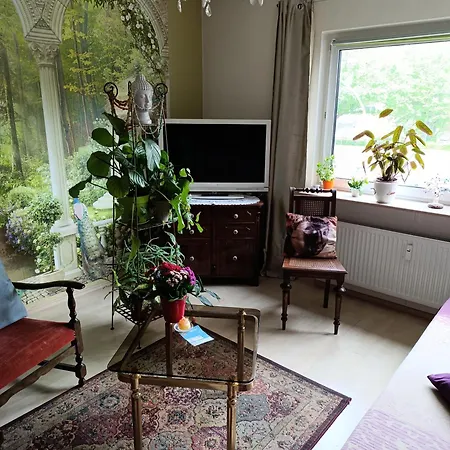 Weltoffenes Privates Gaestezimmer Bei Lgbtq Freundlichen Gastgeber Der Mit In Der Lebt Homestay Berlin