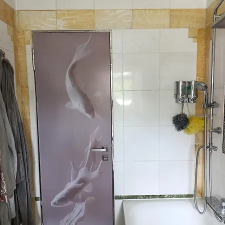 Weltoffenes Privates Gästezimmer Bei Lgbtq Freundlichen Gastgeber Der Mit In Der Lebt * Berlin