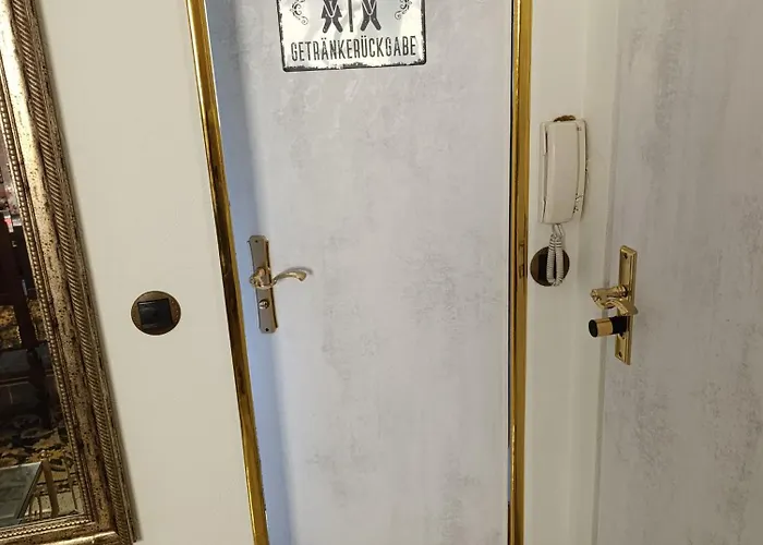 Weltoffenes Privates Gaestezimmer Bei Lgbtq Freundlichen Gastgeber Der Mit In Der Lebt 民宿 柏林