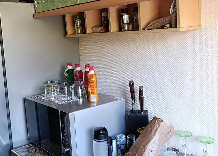 Weltoffenes Privates Gaestezimmer Bei Lgbtq Freundlichen Gastgeber Der Mit In Der Lebt *