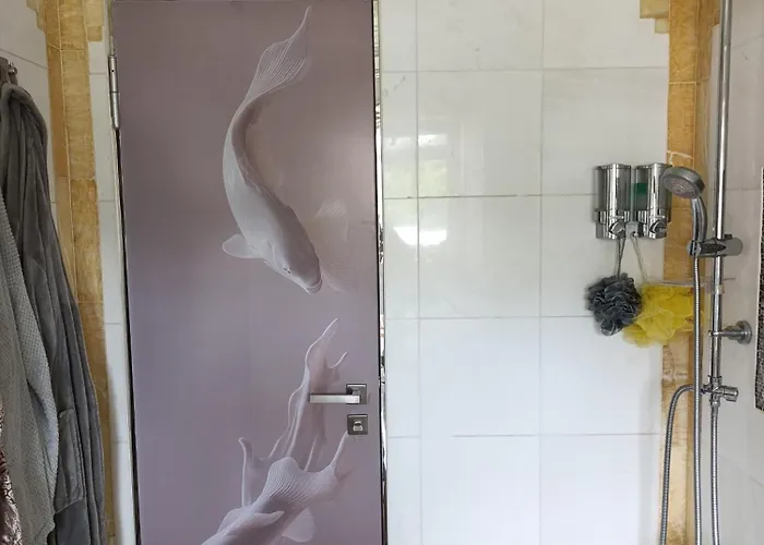 Weltoffenes Privates Gaestezimmer Bei Lgbtq Freundlichen Gastgeber Der Mit In Der Lebt * Berlino