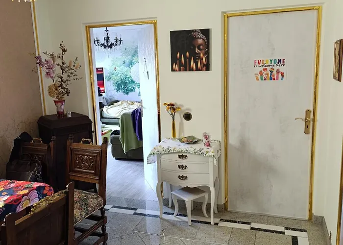 منزل للإقامة Weltoffenes Privates Gaestezimmer Bei Lgbtq Freundlichen Gastgeber Der Mit In Der Lebt برلين