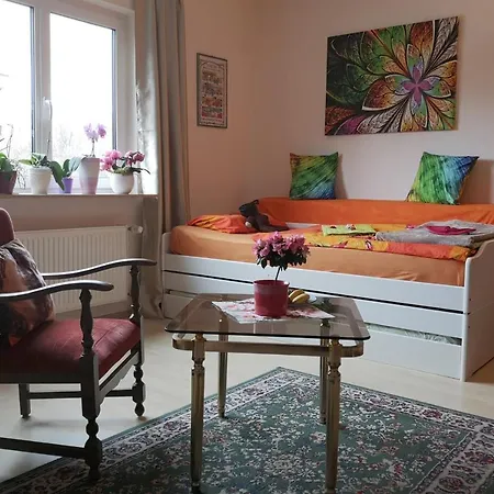 Weltoffenes Privates Gaestezimmer Bei Lgbtq Freundlichen Gastgeber Der Mit In Der Lebt * Berlín