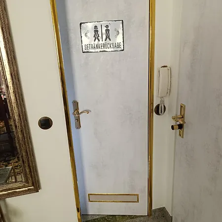 Weltoffenes Privates Gaestezimmer Bei Lgbtq Freundlichen Gastgeber Der Mit In Der Lebt Ubytování v soukromí Berlín