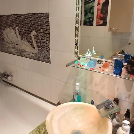 Weltoffenes Privates Gaestezimmer Bei Lgbtq Freundlichen Gastgeber Der Mit In Der Lebt Homestay