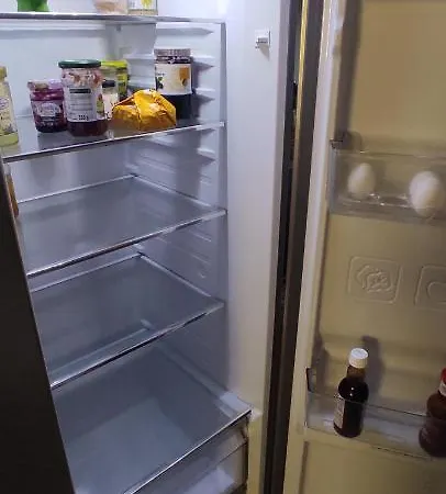 Weltoffenes Privates Gaestezimmer Bei Lgbtq Freundlichen Gastgeber Der Mit In Der Lebt Berlin