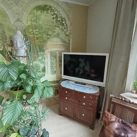 Weltoffenes Privates Gaestezimmer Bei Lgbtq Freundlichen Gastgeber Der Mit In Der Lebt Homestay *