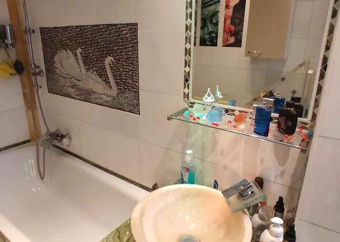 Weltoffenes Privates Gaestezimmer Bei Lgbtq Freundlichen Gastgeber Der Mit In Der Lebt Accommodatie bij particulieren