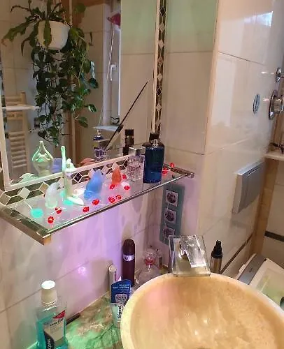 Weltoffenes Privates Gaestezimmer Bei Lgbtq Freundlichen Gastgeber Der Mit In Der Lebt * Berlijn